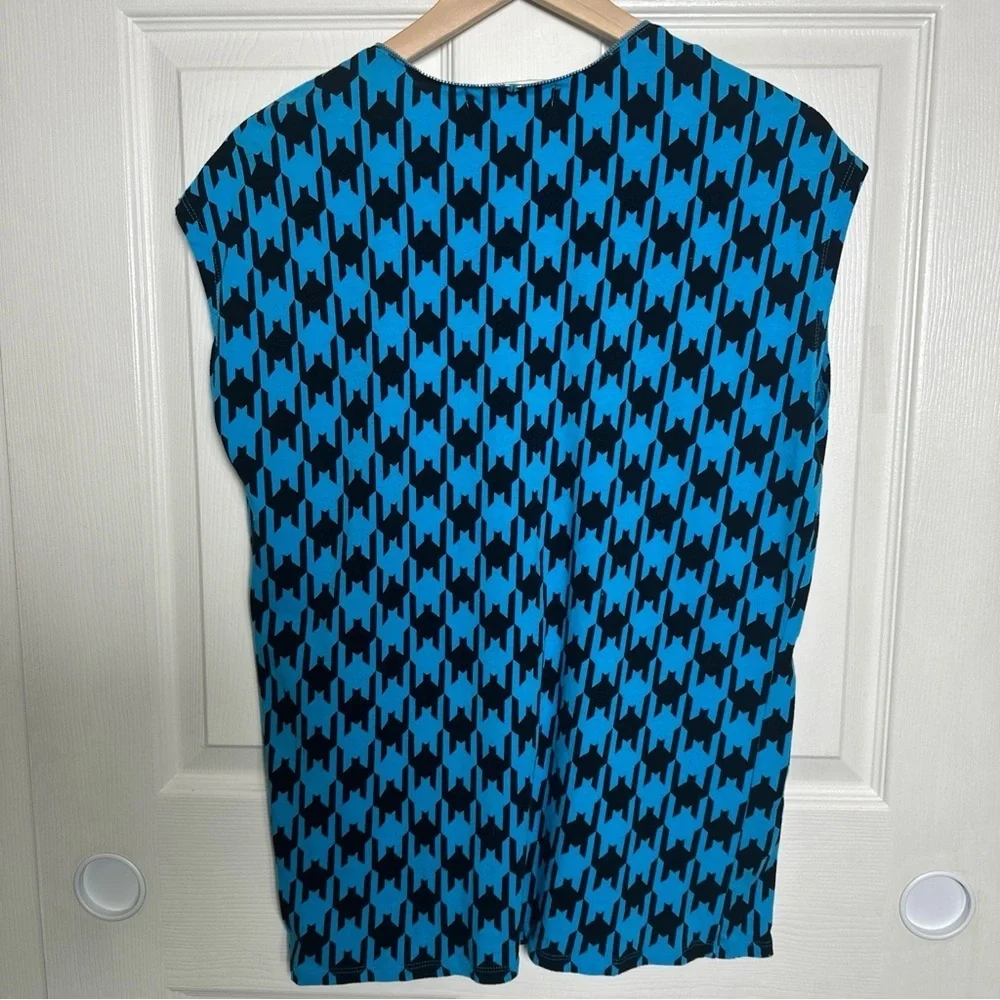 Michael Kors Graphic Sleeveless Blue and Black Blouse - Picture 2 of 13